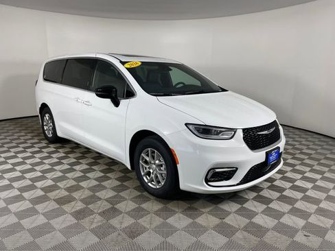 New 2026 Chrysler Pacifica Select FWD image 7