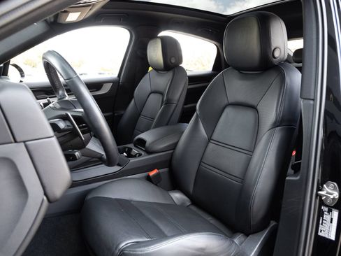 Certified 2024 Porsche Cayenne Coupe AWD/4WD image 4