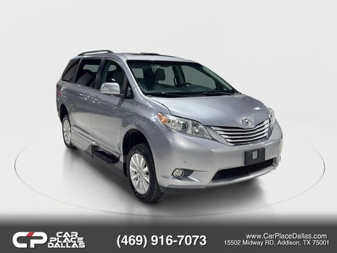 Used 2013 Toyota Sienna Limited w/ Premium Pkg FWD image 2
