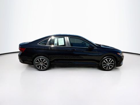 Used 2025 Volkswagen Jetta SE FWD image 10