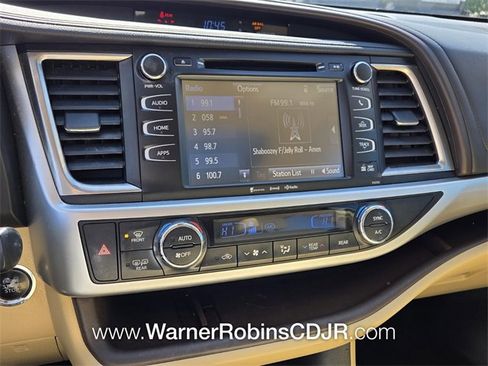 Used 2019 Toyota Highlander XLE image 23