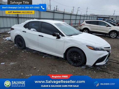 Used 2022 Toyota Camry SE w/ Convenience Package FWD image 5