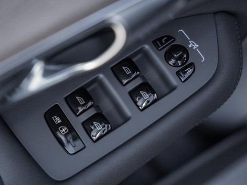 New 2026 Volvo XC90 B6 Plus w/ Protection Package Premier image 37