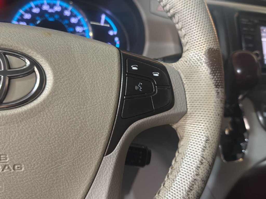 Used 2014 Toyota Sienna XLE w/ Entertainment Package FWD image 22