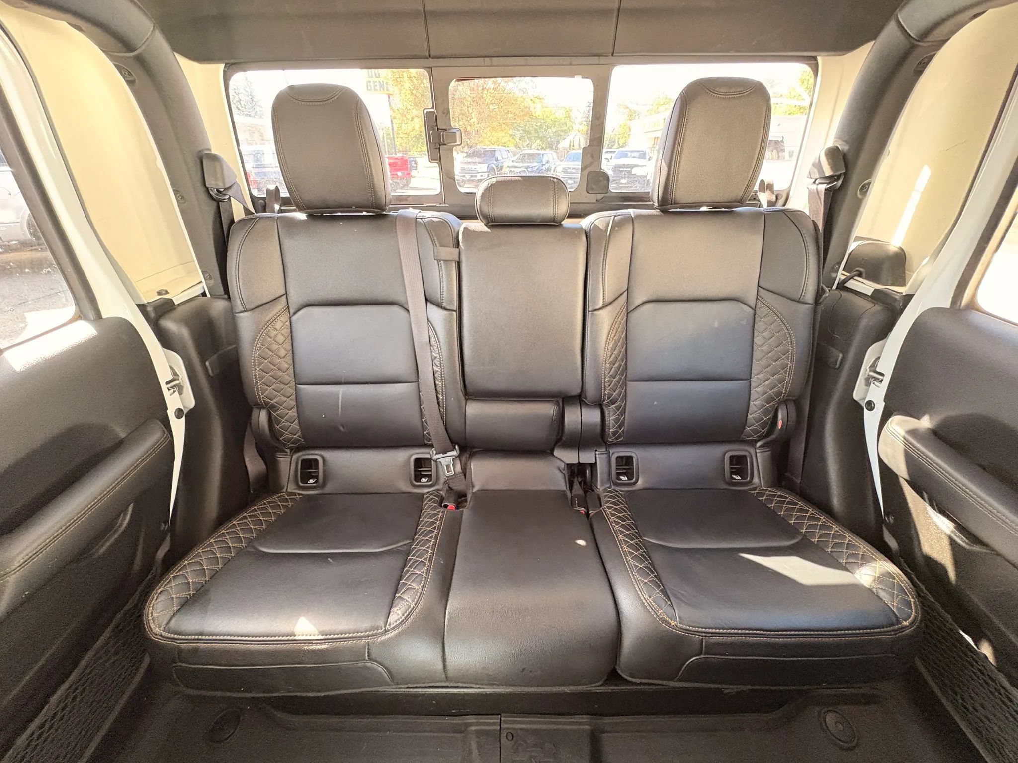 Used 2023 Jeep Gladiator Overland AWD/4WD image 18