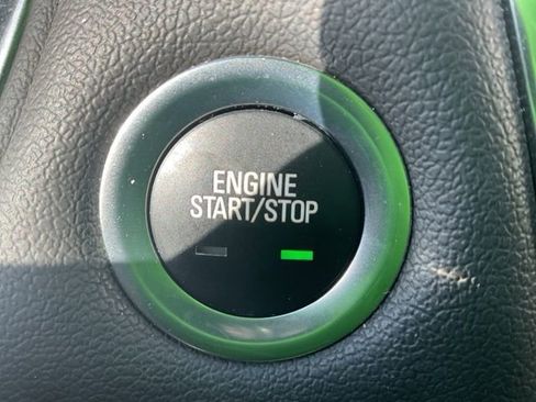 Used 2023 Chevrolet Traverse LT image 21