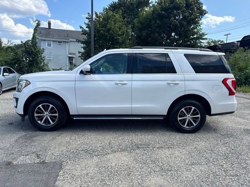Used 2018 Ford Expedition XLT w/ Equipment Group 202A AWD/4WD image 3