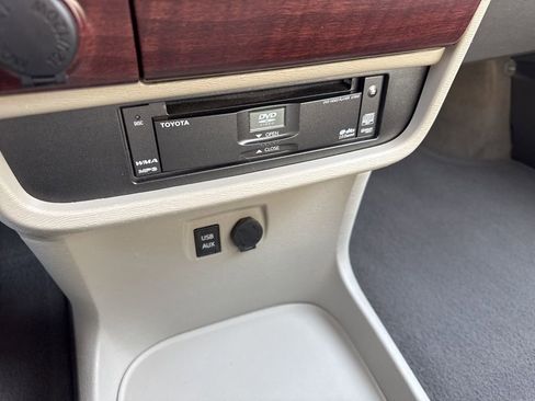 Used 2013 Toyota Sienna Limited image 9