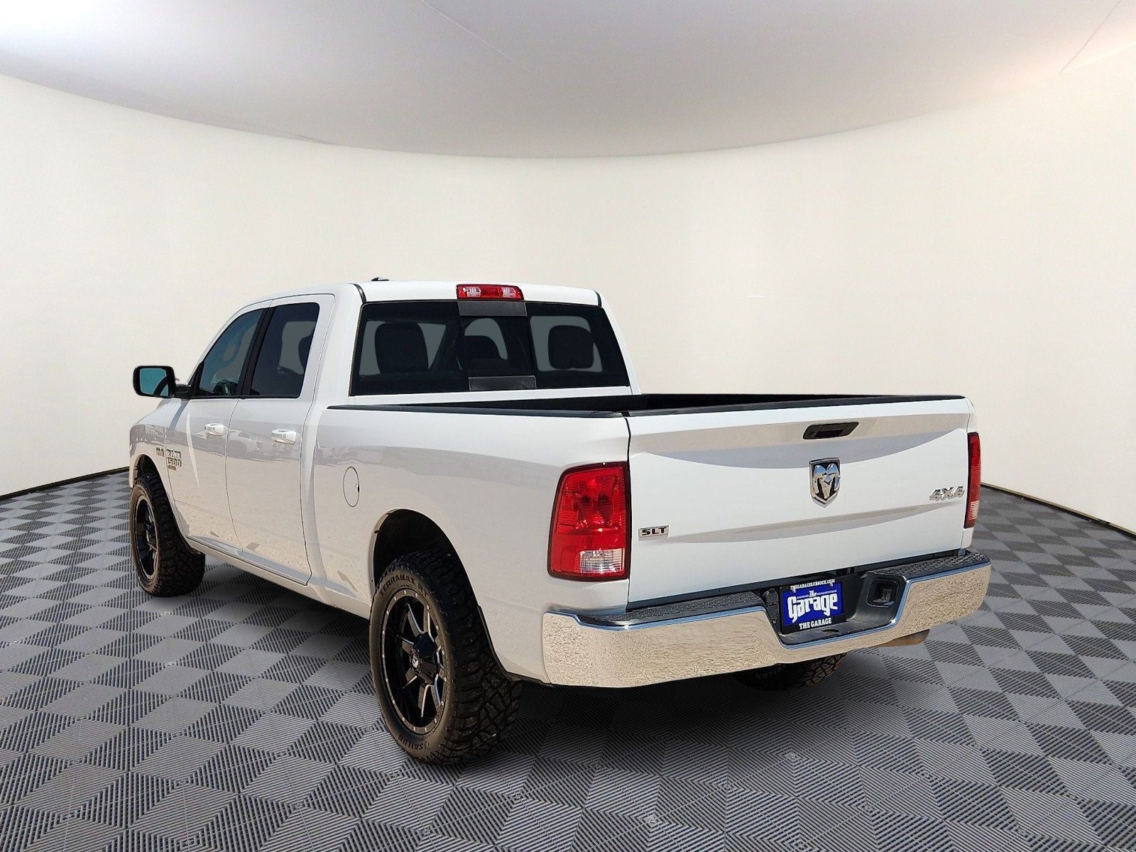 Used 2020 RAM 1500 Classic SLT AWD/4WD image 3