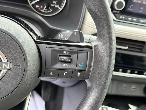 Used 2023 Nissan Rogue SV image 27