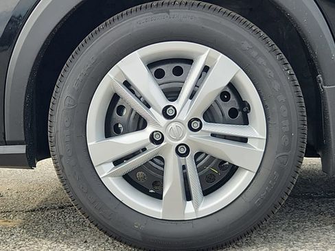 New 2025 Nissan Kicks Play S image 6