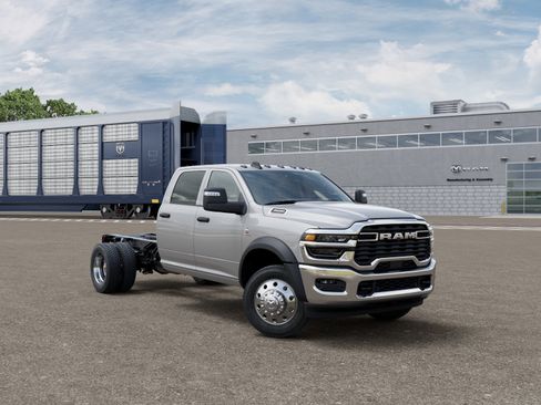 New 2026 RAM 4500 Tradesman w/ Chrome Appearance Group AWD/4WD image 3
