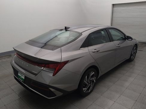 Used 2025 Hyundai Elantra Limited FWD image 9