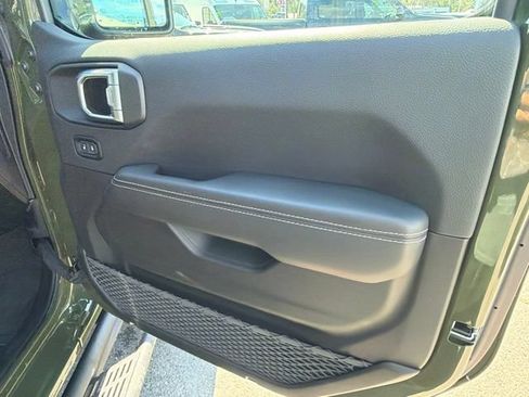Used 2023 Jeep Gladiator Rubicon AWD/4WD image 8