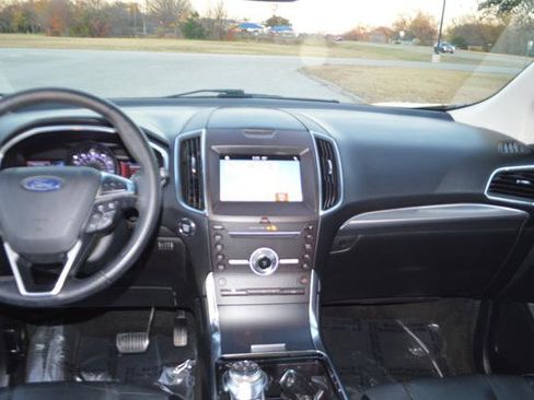 Used 2019 Ford Edge Titanium image 14