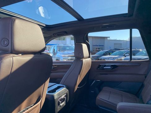 Used 2025 Chevrolet Tahoe High Country image 31