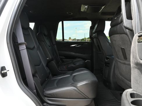 Used 2017 Cadillac Escalade Platinum RWD image 24