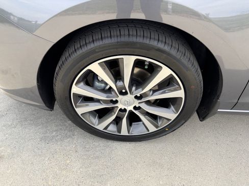 Used 2019 Hyundai Elantra GT FWD image 12