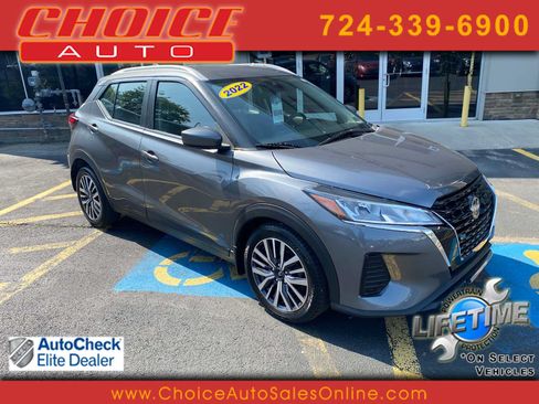 Used 2022 Nissan Kicks SV FWD image 1