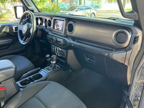Certified 2020 Jeep Wrangler Sport image 30