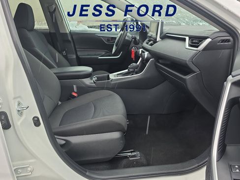Used 2024 Toyota RAV4 LE image 9