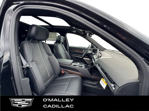 New 2026 Cadillac Vistiq Luxury w/ LPO, Floor Liner Package AWD/4WD image 14