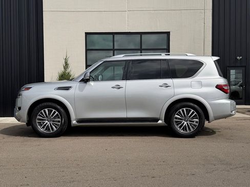 Used 2024 Nissan Armada SL image 2