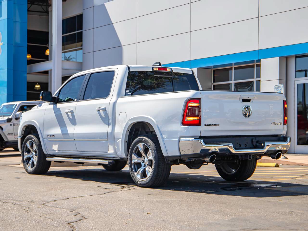 Used 2023 RAM 1500 Laramie AWD/4WD image 3