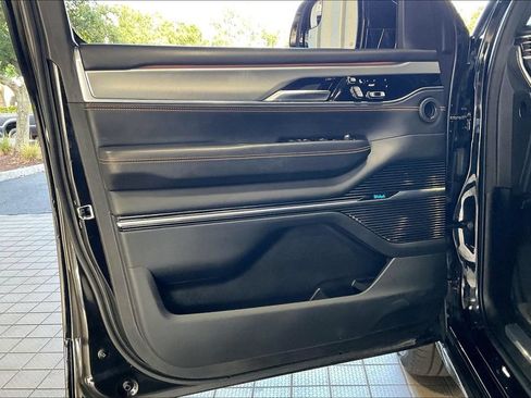 Used 2023 Jeep Grand Wagoneer L Series III w/ Rear-Seat Entertainment Group AWD/4WD image 2