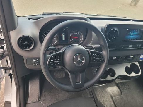 Used 2024 Mercedes-Benz Sprinter 2500 image 30