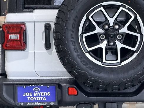 Used 2025 Jeep Wrangler Unlimited Rubicon AWD/4WD image 9