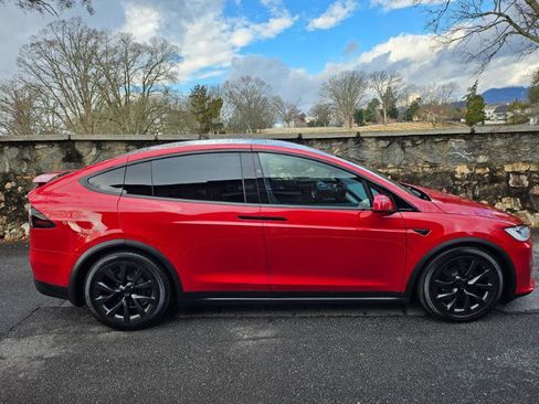 Used 2022 Tesla Model X image 9