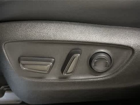 Used 2022 Toyota Highlander XLE image 15