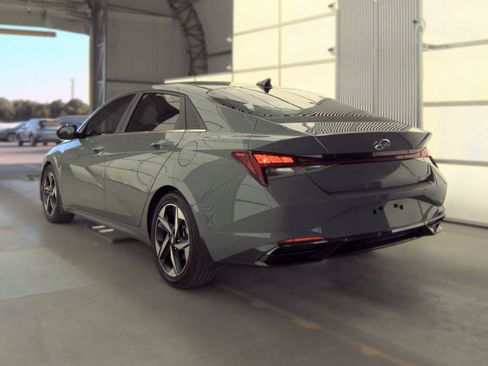 Used 2022 Hyundai Elantra Limited FWD image 7