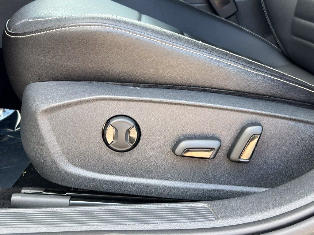 Used 2023 Volkswagen Jetta SE FWD image 11