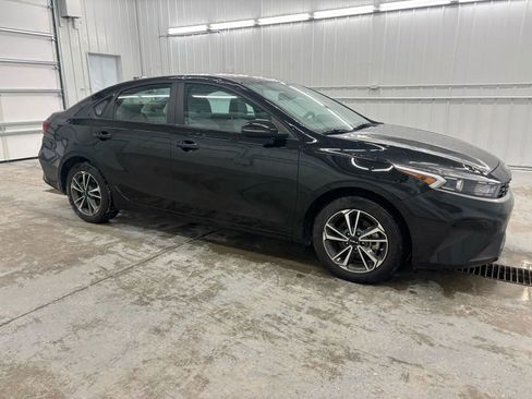Used 2023 Kia Forte LXS w/ LXS Technology Package image 11