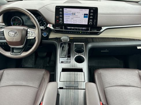Certified 2023 Toyota Sienna Platinum image 13
