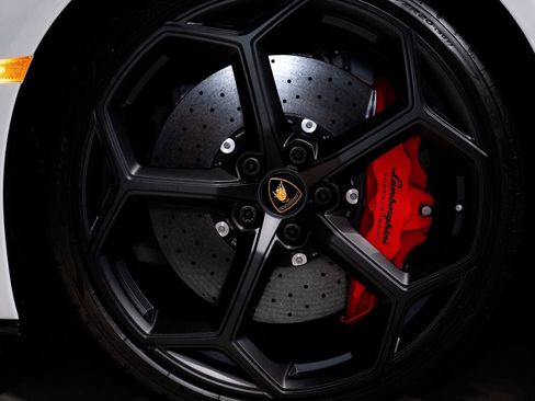 Used 2023 Lamborghini Huracan EVO image 15