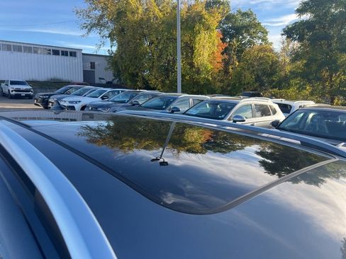 New 2025 Volkswagen Taos SE image 4