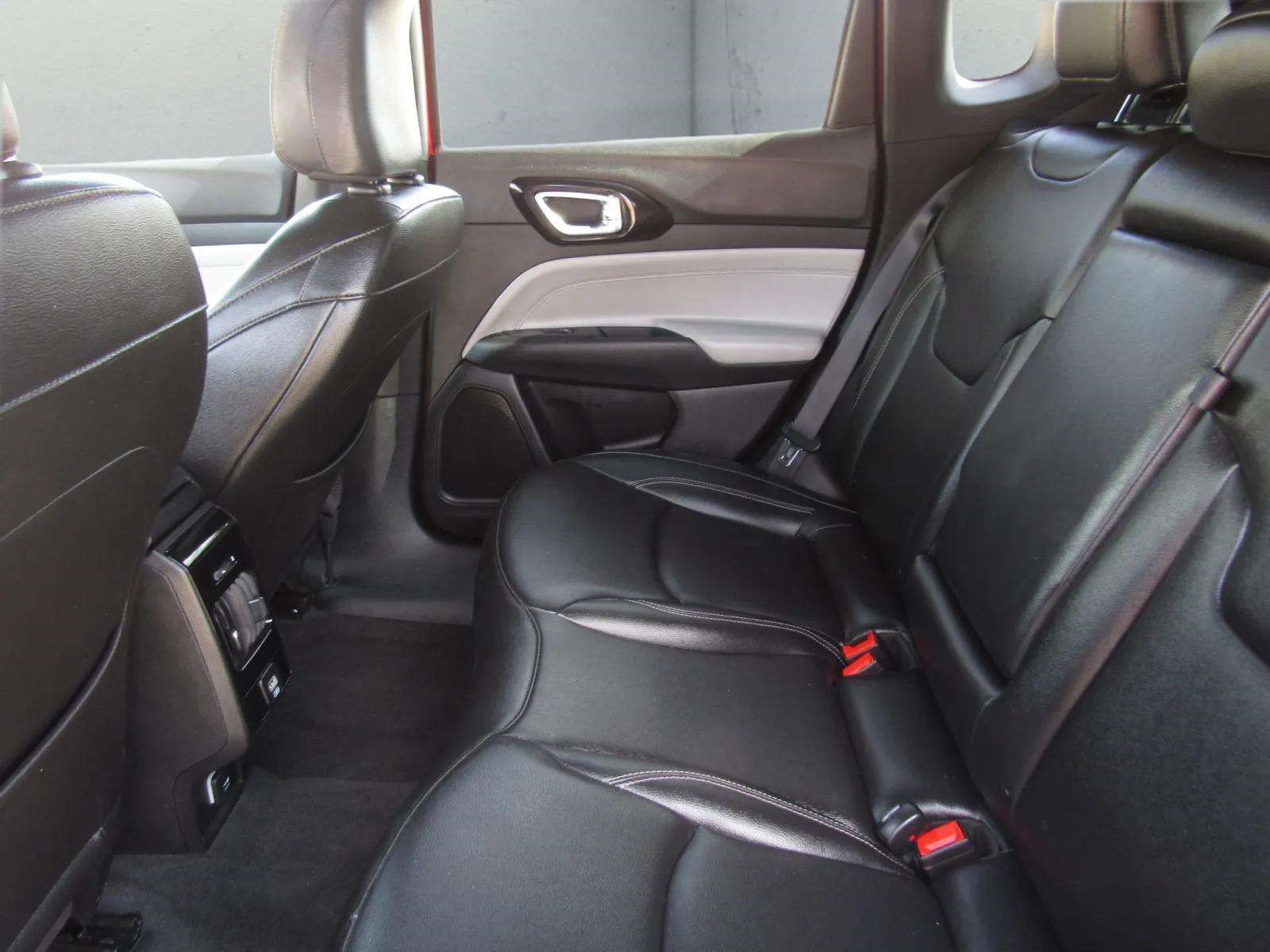 Used 2025 Jeep Compass Limited AWD/4WD image 13