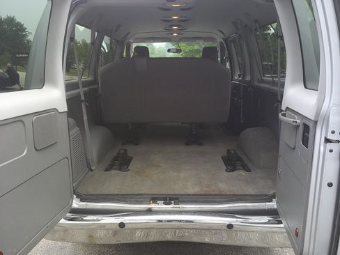 Used 2013 Ford E-350 and Econoline 350 XLT RWD image 7