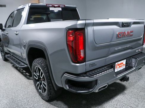 Used 2024 GMC Sierra 1500 AT4 w/ Technology Package AWD/4WD image 9