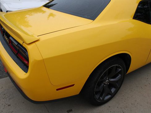 Used 2018 Dodge Challenger SXT Plus RWD image 9