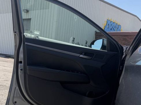 Used 2018 Hyundai Elantra SE w/ Cargo Package FWD image 13