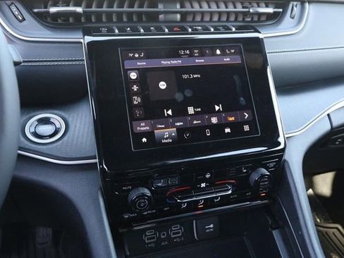 Used 2024 Jeep Grand Cherokee Altitude image 16