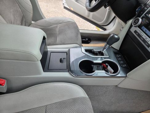 Used 2014 Toyota Camry XLE w/ Leather Package FWD image 24