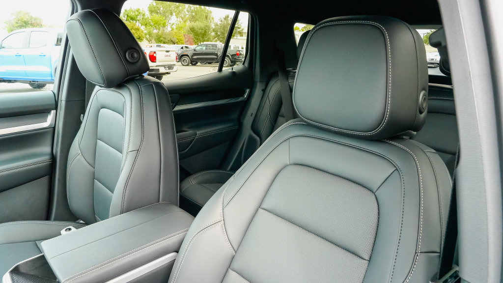 New 2027 GMC Terrain Elevation w/ Elevation Premium Package FWD image 12