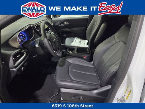 New 2026 Chrysler Voyager LX FWD image 12