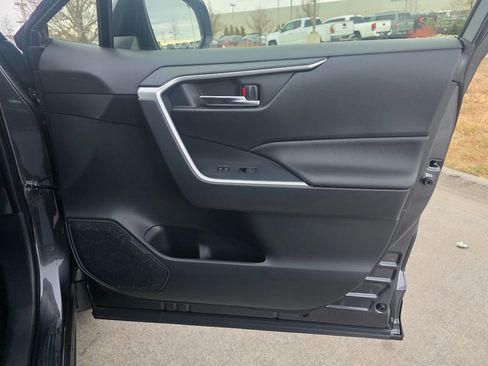 Used 2025 Toyota RAV4 XLE image 27