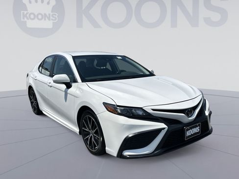 Used 2024 Toyota Camry SE FWD image 2